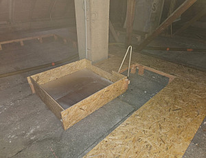 Zateplení stropu bytového domu pomocí foukané izolace